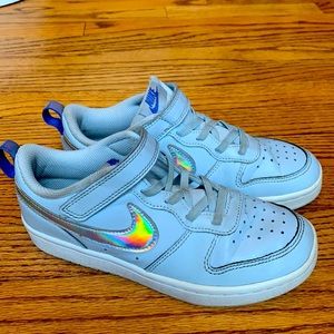 Girls Nike Borough Low Top Blue/White sz 2.5